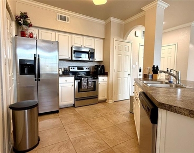 911 N Orange Avenue - Photo Thumbnail 5