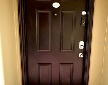 911 N Orange Avenue - Photo Thumbnail 2