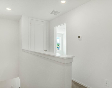 931 Phoenix Street - Photo Thumbnail 15