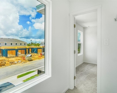 931 Phoenix Street - Photo Thumbnail 19