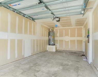 931 Phoenix Street - Photo Thumbnail 39