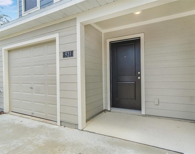 931 Phoenix Street - Photo Thumbnail 1