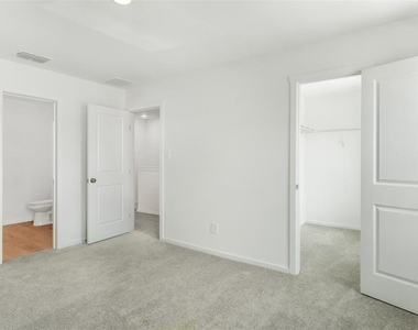 931 Phoenix Street - Photo Thumbnail 17