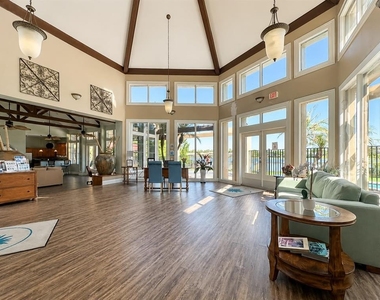 224 Afton Square - Photo Thumbnail 6