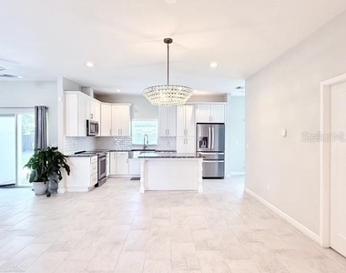 2408 Corrine Drive - Photo Thumbnail 8