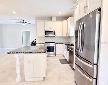 2408 Corrine Drive - Photo Thumbnail 11