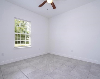 16919 Sw 37th Terrace Road - Photo Thumbnail 16