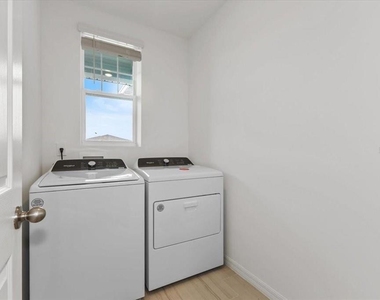 3552 Broadwing Boulevard - Photo Thumbnail 18