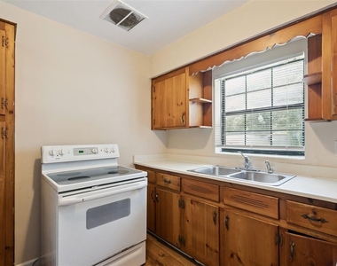 2028 Albert Lee Parkway - Photo Thumbnail 5