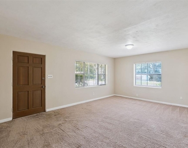 2028 Albert Lee Parkway - Photo Thumbnail 1