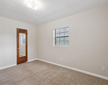 2028 Albert Lee Parkway - Photo Thumbnail 12