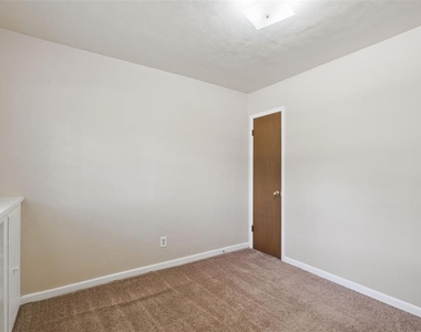2028 Albert Lee Parkway - Photo Thumbnail 14