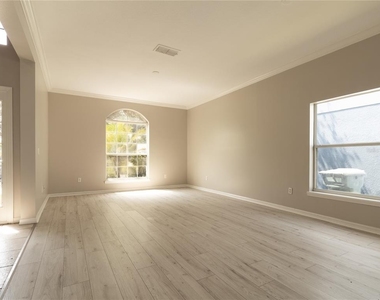 2121 Continental Street - Photo Thumbnail 5