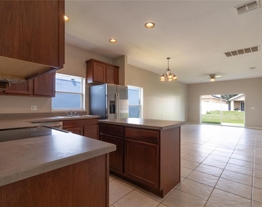 2121 Continental Street - Photo Thumbnail 10