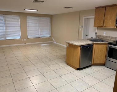 108 E Hazel Street - Photo Thumbnail 5
