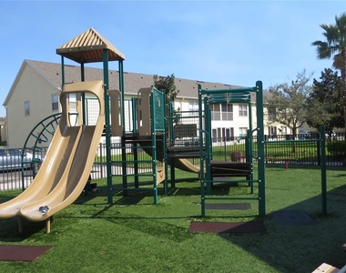 2806 Club Cortile Circle - Photo Thumbnail 4