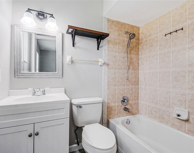 106 Lake Villa Way - Photo Thumbnail 14