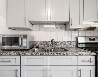 106 Lake Villa Way - Photo Thumbnail 4