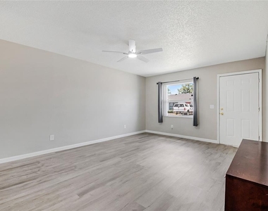 106 Lake Villa Way - Photo Thumbnail 7