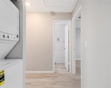 106 Lake Villa Way - Photo Thumbnail 10