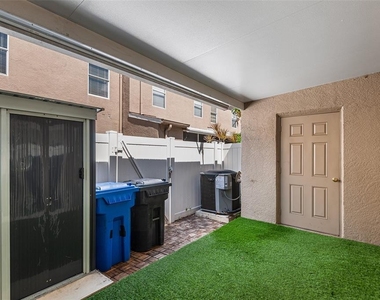 10112 Farmingdale Place - Photo Thumbnail 12