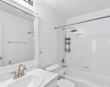 10112 Farmingdale Place - Photo Thumbnail 8