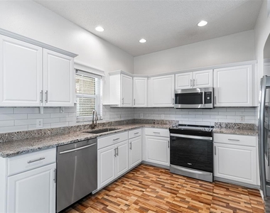 10112 Farmingdale Place - Photo Thumbnail 5