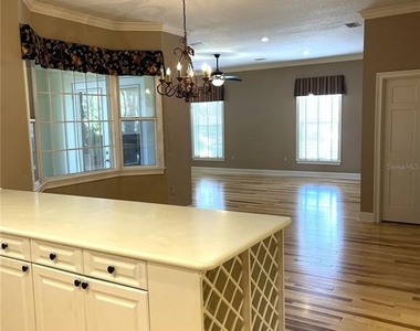 6604 Crescent Lake Drive - Photo Thumbnail 25