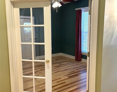 6604 Crescent Lake Drive - Photo Thumbnail 13