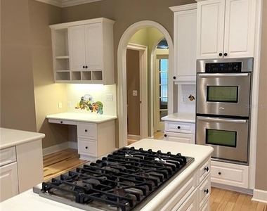 6604 Crescent Lake Drive - Photo Thumbnail 19
