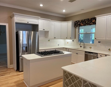6604 Crescent Lake Drive - Photo Thumbnail 21