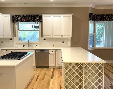 6604 Crescent Lake Drive - Photo Thumbnail 17