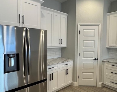 1172 Windjammer Drive - Photo Thumbnail 10