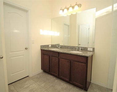 1050 Nathan Ridge Road - Photo Thumbnail 10