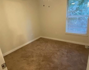 803 E Hazzard Avenue - Photo Thumbnail 9