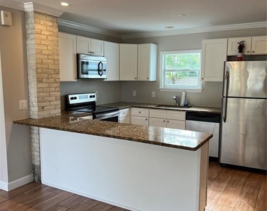 2106 Magnolia Street - Photo Thumbnail 7
