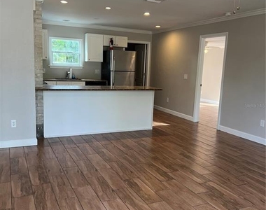 2106 Magnolia Street - Photo Thumbnail 6