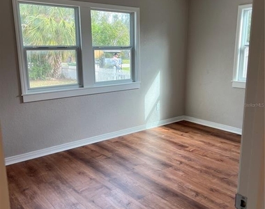 2106 Magnolia Street - Photo Thumbnail 4