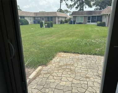 1359 Glendale Circle W - Photo Thumbnail 21