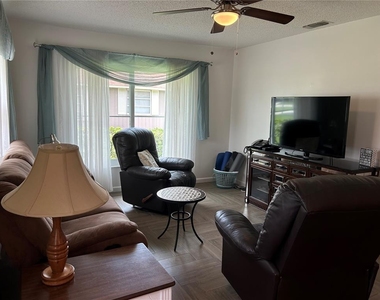 1359 Glendale Circle W - Photo Thumbnail 9