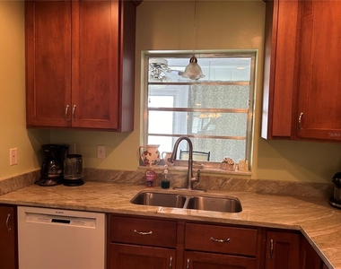 1359 Glendale Circle W - Photo Thumbnail 6