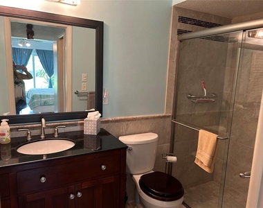 1359 Glendale Circle W - Photo Thumbnail 16