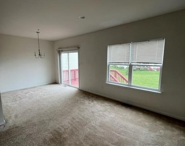 974 King Way - Photo Thumbnail 4