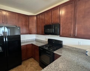 974 King Way - Photo Thumbnail 2