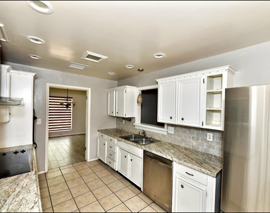 9125 W H Burges Drive - Photo Thumbnail 15