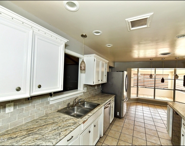 9125 W H Burges Drive - Photo Thumbnail 13