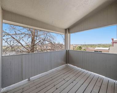 821 Los Lagos Way - Photo Thumbnail 18