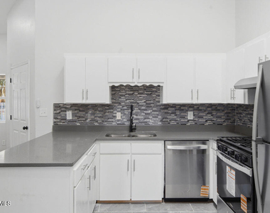 821 Los Lagos Way - Photo Thumbnail 7