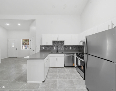 821 Los Lagos Way - Photo Thumbnail 6