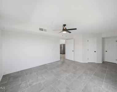 821 Los Lagos Way - Photo Thumbnail 12